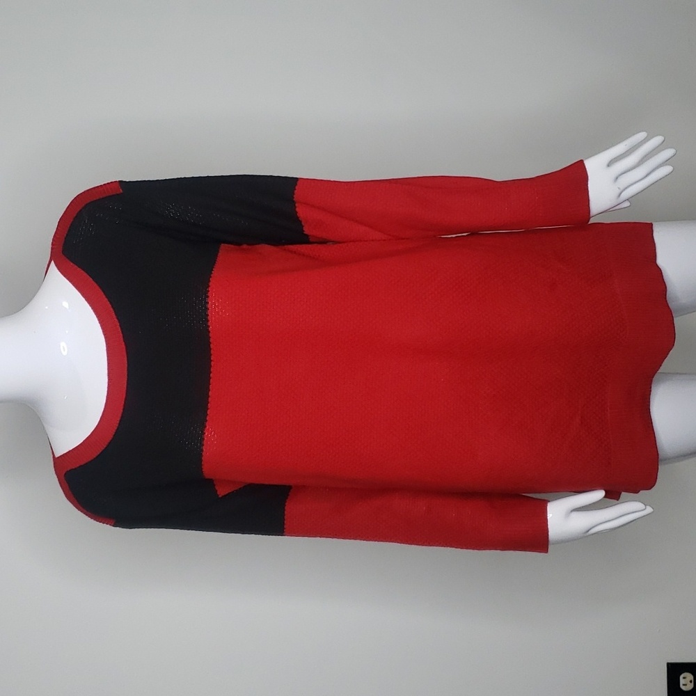 Vince Camuto Red & Black Oversized Longsleeve Top Size Small NWT